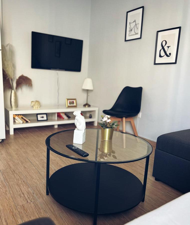Loft In Pagrati Apartment *